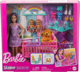 Barbie Skipper-Puppe und Spielhaus mit Zubehör, enthält Zwillingspuppen, 1 Kinderbett, 1 Schaukel, 1 Wippe und mehr, HXM99