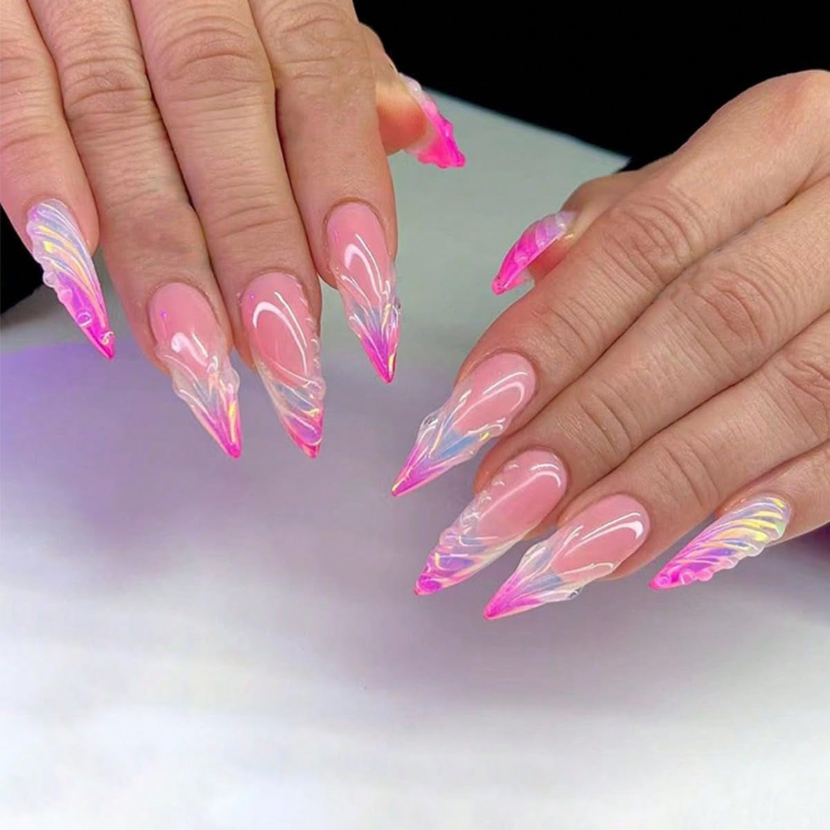 Moonglow Lange Nägel Stiletto Milchweiß Rosa Farbverlauf Glitzer Coole künstliche Nägel mit Kleber Rosa Ombre Glitzer Künstliche Nägel