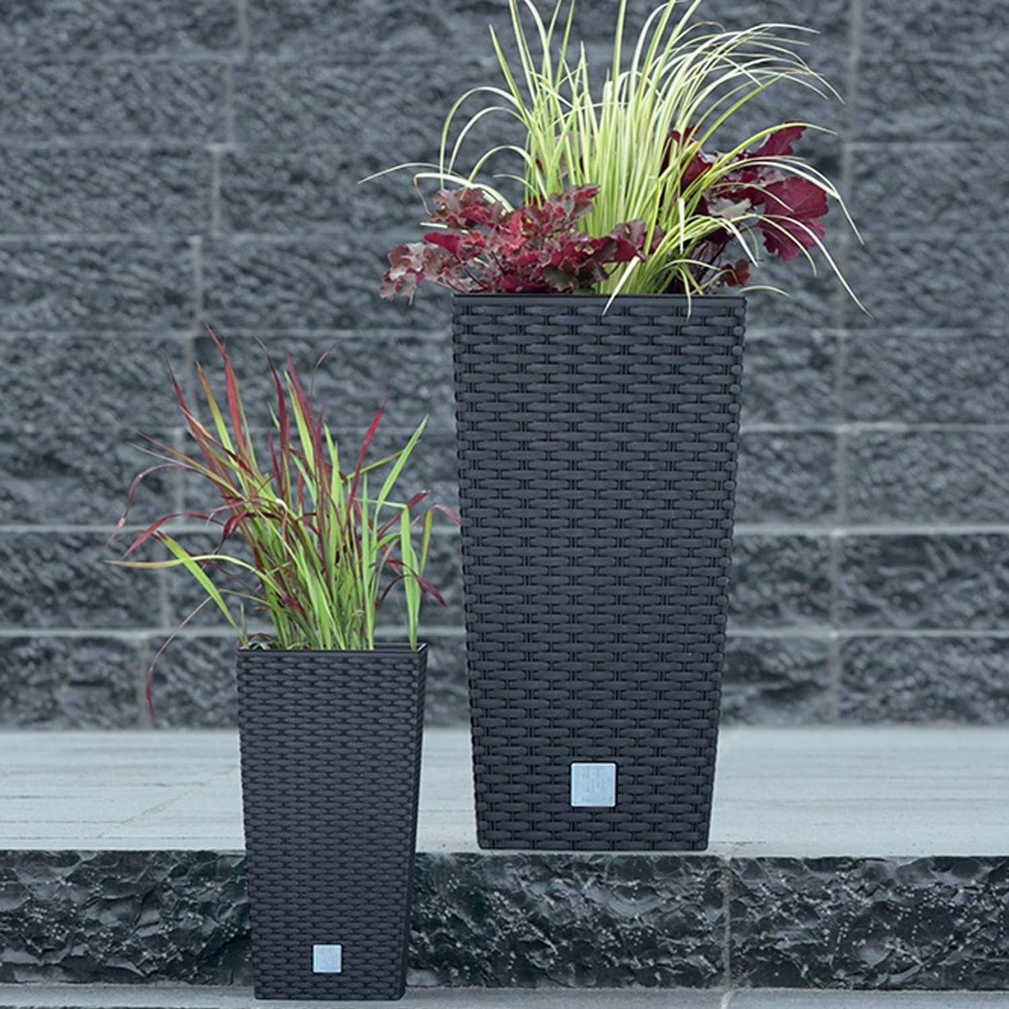 Prosperplast Rattan-Optik-Töpfe/Töpfe mit Einsatz | 32,5 x 32,5 x 61 cm | Anthrazit | witterungs- und UV-beständig | aus stabilem Kunststoff | für innen und außen
