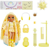 Rainbow High Winter Wonderland – Sunny (Gelb) – 28 cm große versteckte magische wasseraufblasende Schneemann-Modepuppe mit Schneemann-Set, geeignet für Kinder im Alter von 4–12 Jahren und Sammler