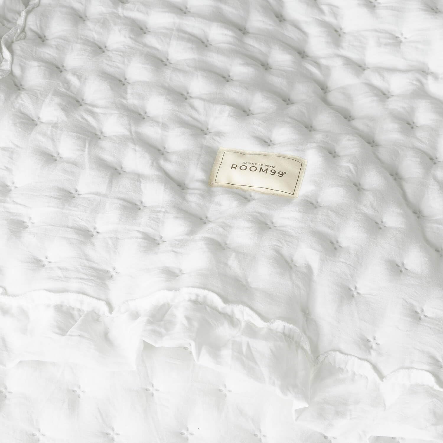 Molly Elegante Tagesdecke in Weiß 220 x 240 cm. Vielseitige Tagesdecke als Tagesdecke oder Sofaüberwurf. Überwurfdecke für Bett und Sofa. Deckenstil. Ideal als Tagesdecke. Betten und Decken. Besuchen Sie den ROOM99-Store