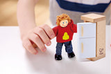 Hape Doll Family Preisgekröntes Puppenhaus-Set, einzigartiges Puppenhaus-Zubehör aus Holz, fantasievolles Spielen, 6 Mitglieder der Puppenfamilie, ab 3 Jahren