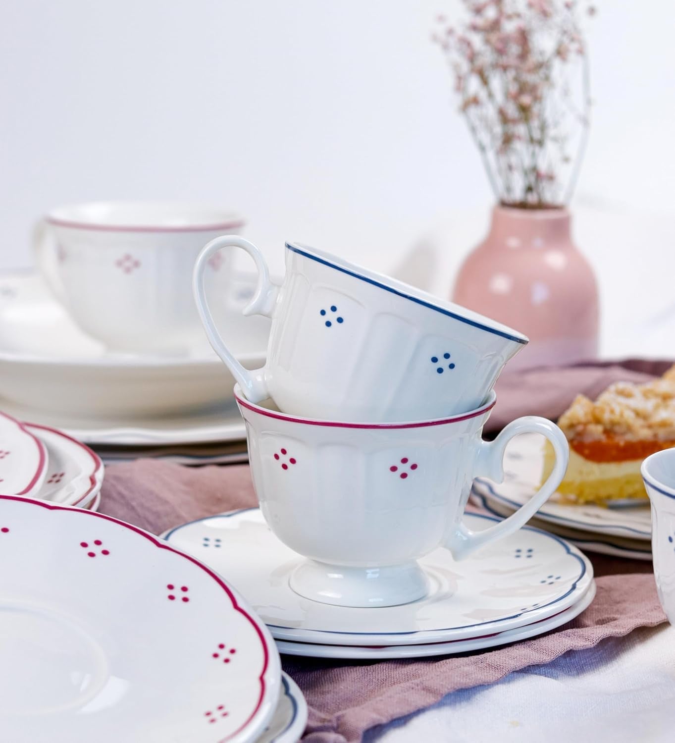 Mäser Lova Serie 18-teiliges Kaffeeservice aus Porzellan – 6 Dessertteller (19,5 cm), 6 Tassen (19 cl) und 6 Untertassen (15,5 cm), Blau