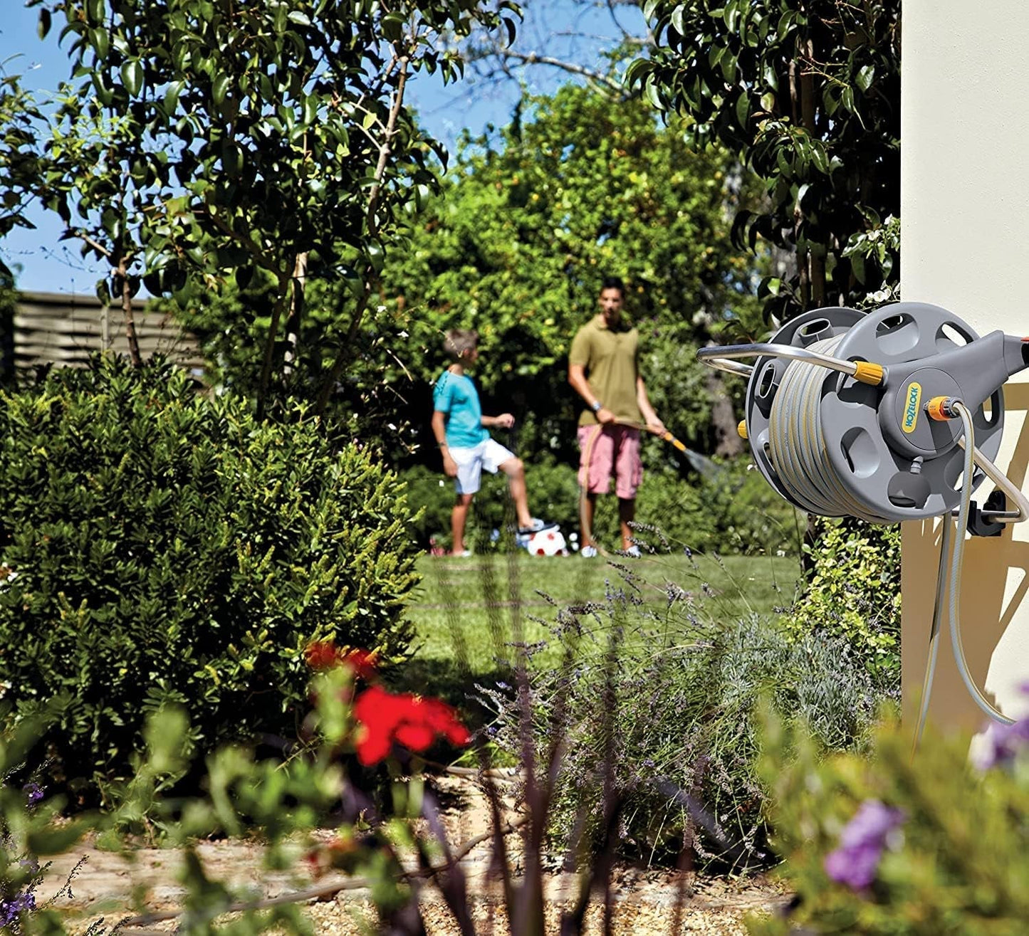 HOZELOCK – 2-in-1-Schlauchtrommel (Stützleitung nicht im Lieferumfang enthalten), 60 m: Freistehend oder an der Wand montiert, leicht zu tragen, aber robust und langlebig. Flexibler Einsatz im Garten [2475R0000]