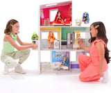 Rainbow High Townhouse – 3-stöckiges Puppenhaus aus Holz mit 5 farbenfrohen Zimmern und Terrasse – Komplett möbliertes Haus mit Aufzug und funktionalem Zubehör – Spielzeug für Kinder von 4–12+ Jahren Naty Shop Puppenhäuser