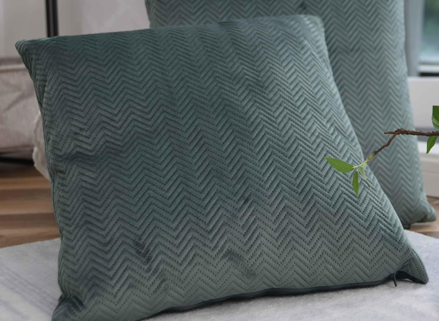 Vorhangkastenkissen, dekoratives Kissen, LxB 45 x 45 cm, grüner Jacquard „Greta“ mit Fischgrätenmuster, pflegeleicht, Reißverschluss, weiche Füllung, 320 g, verschiedene Farben, 2023510 Reisekissen Naty Shop Grüße