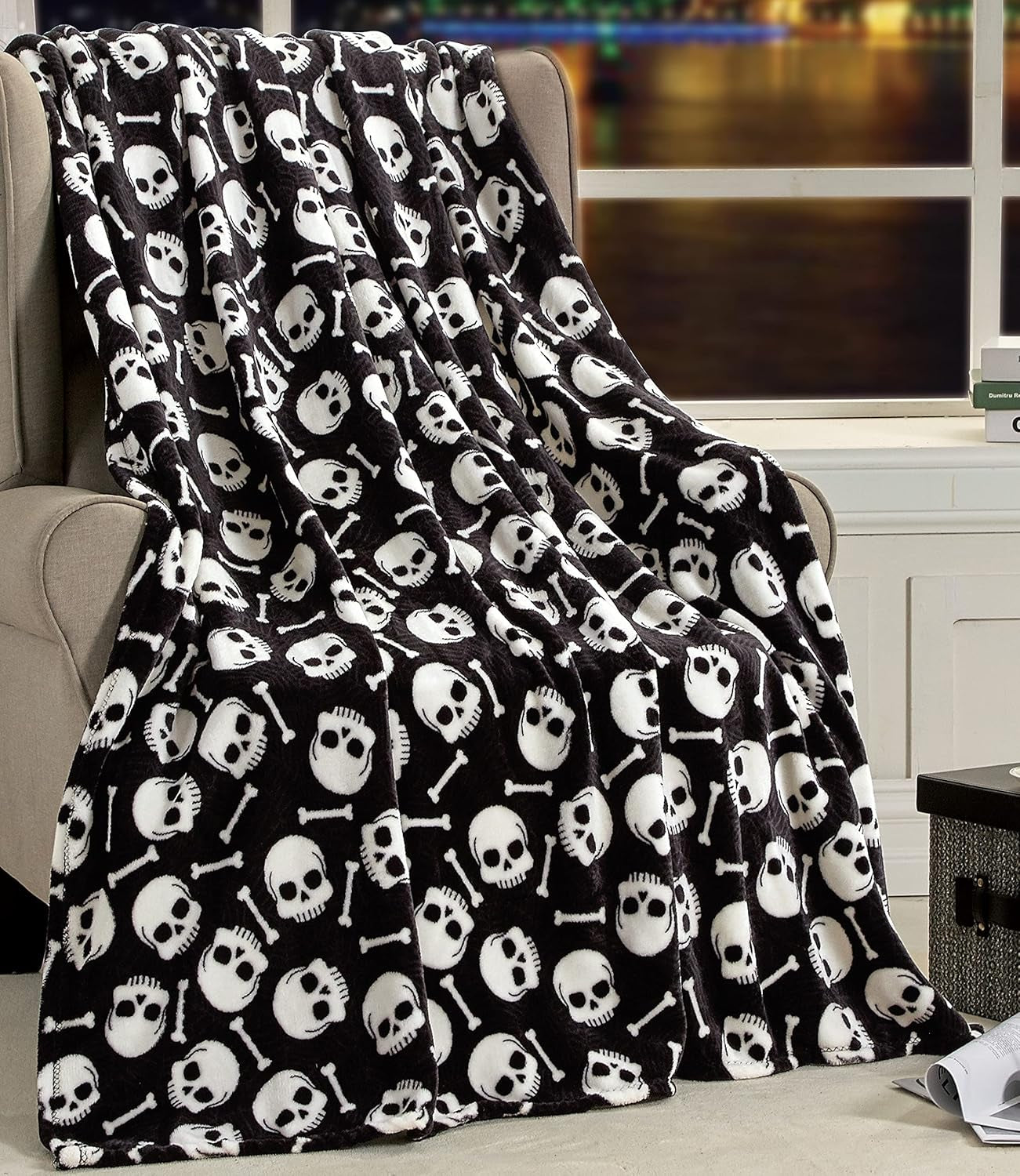 Elegante, bequeme, leichte Halloween-Themendecke, weich, gemütlich und plüschig, perfekt zum Entspannen in dieser gruseligen Jahreszeit, 127 x 152,4 cm, Skull and Bones-Betten und -Bezüge, eleganter Komfort, Totenkopfknochen, 50 x 60