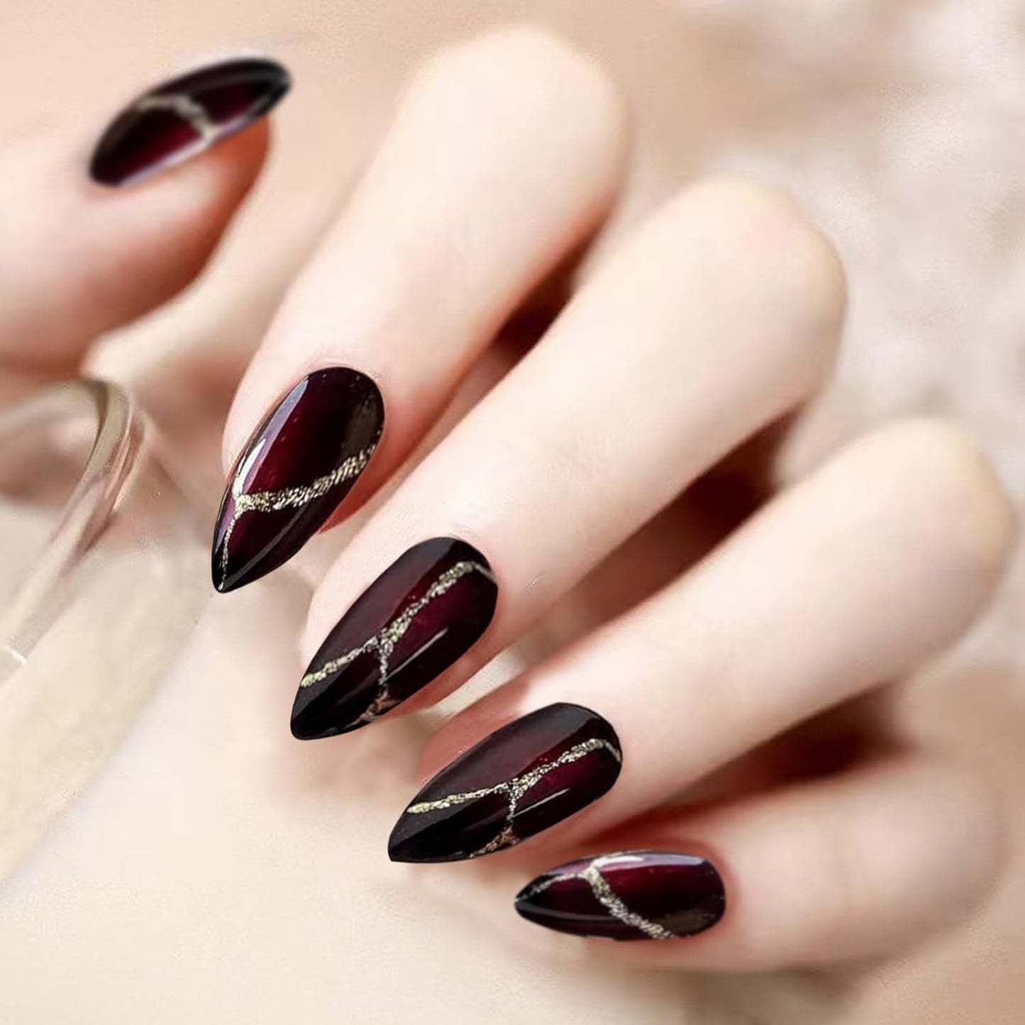 24 Stück rote und schwarze künstliche Nägel zum Aufkleben, künstliche Nägel, zum Aufkleben, mandelförmige Nagelspitzen, vollständige Abdeckung, künstliche Nägel, zum Aufdrücken von Nägeln, Set, rote und schwarze künstliche Nägel