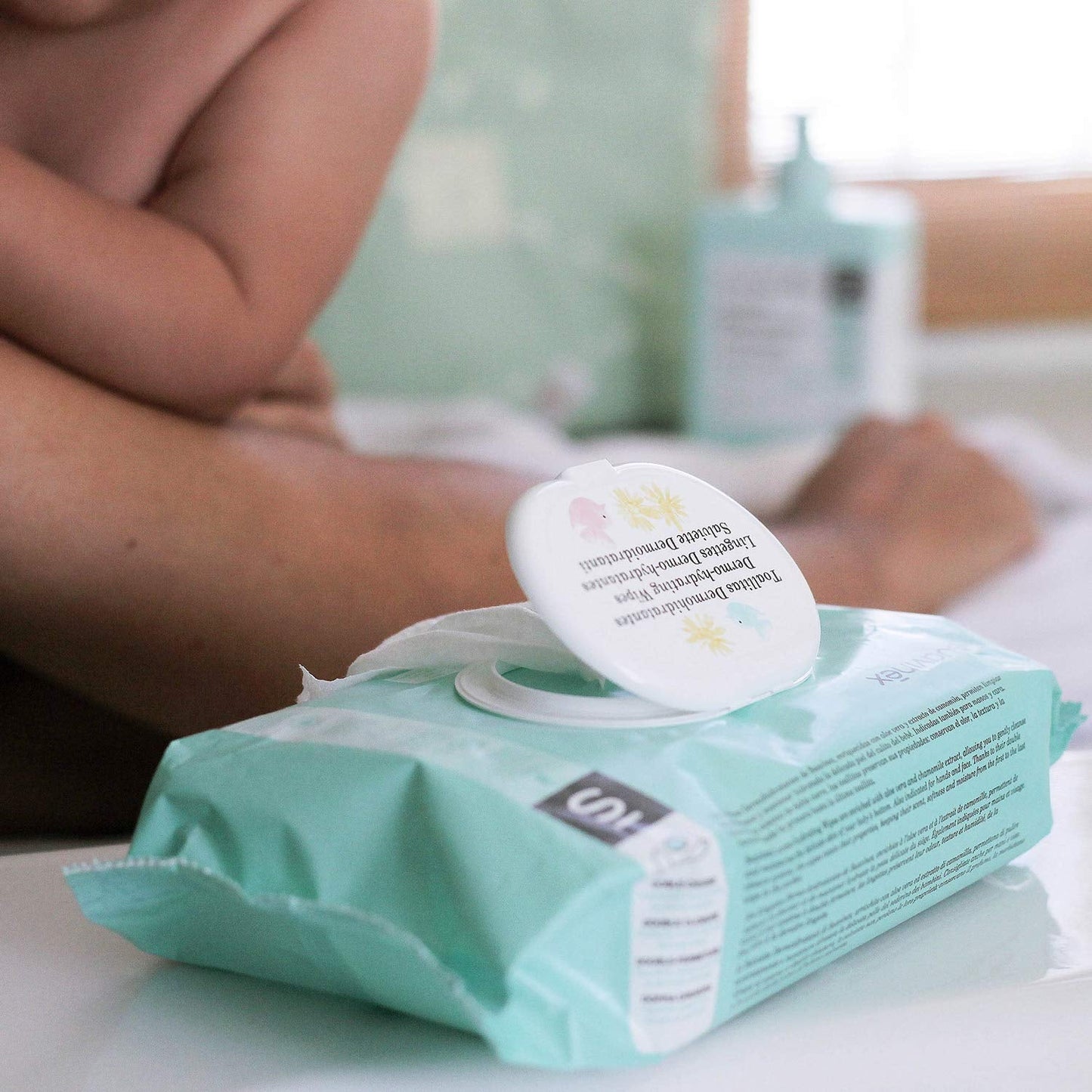 Suavinex Baby-Feuchttücher, 60 Stück, geeignet für atopische Haut, 96 % natürliche Inhaltsstoffe