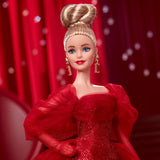Barbie Signature-Puppe zum 80-jährigen Jubiläum von Mattel, Sammlerfigur in funkelndem roten Tüllkleid mit tropfenförmigen Ohrringen und zarten Handschuhen, blondes Haar, JBJ17
