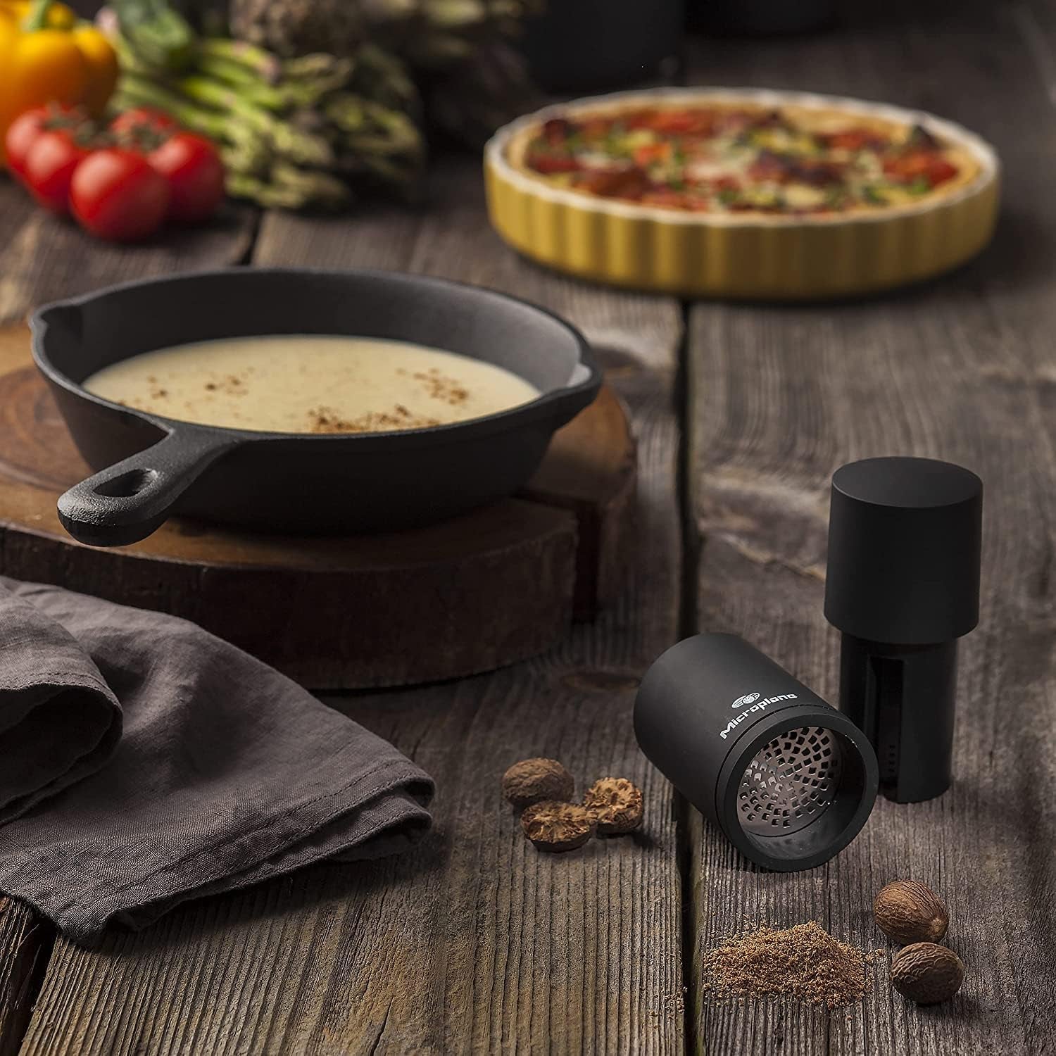 Microplane Gewürzmühle Schwarz für Muskatnuss, Zimt, Tonkabohnen, langen Pfeffer und andere trockene Gewürze. Mahlen und Mühlen Naty Shop