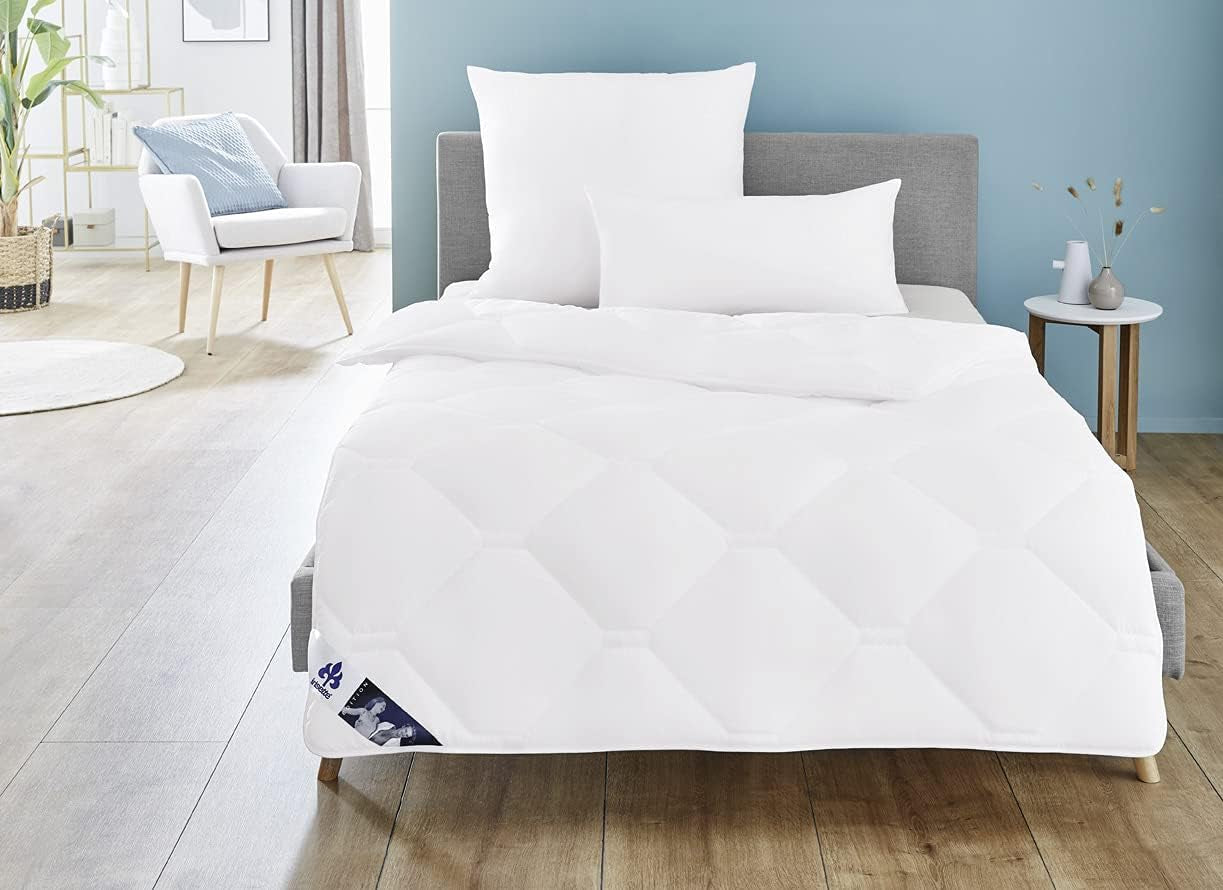 Irisette Edition Sommerdecke – Made in Germany – Leichte Sommerdecke mit weichem Mikrofaserbezug, 155 x 220 cm, Öko-Tex-zertifiziert. Steppdecken und Steppdecken von Naty Shop