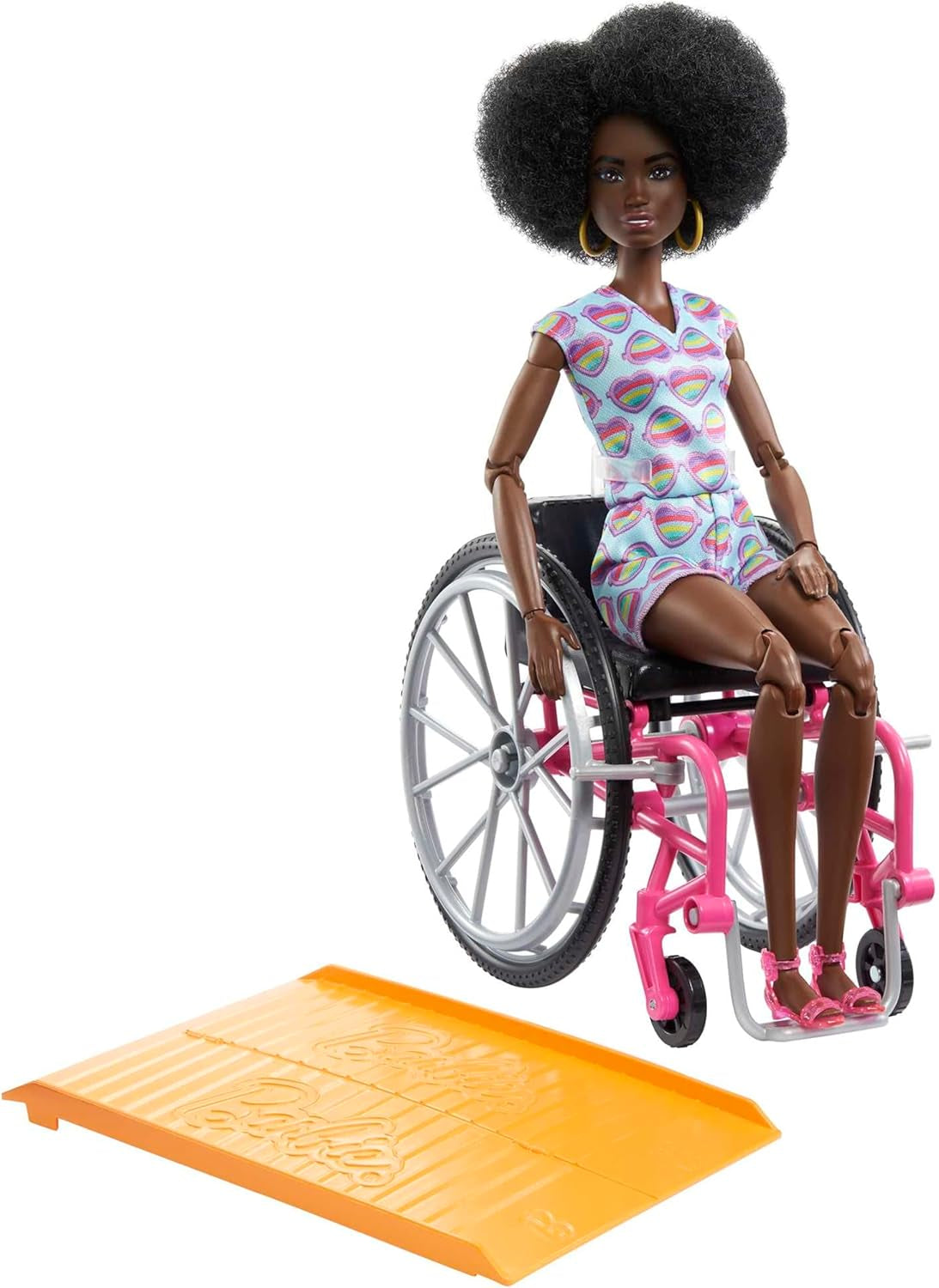 Barbie Fashionistas, schwarzes Haar, bunter Overall, Rollstuhlrampe, Rollstuhlpuppe im Lieferumfang enthalten, Geschenk für Kinder, Spielzeug, ab 3 Jahren, HJT14