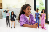Barbie Berufe-Set mit 4 Puppen und Zubehör, Frauen in der Filmbranche mit Studioleiterin, Regisseurin, Kamerafrau und Filmstar in ausziehbaren Outfits, HRG54