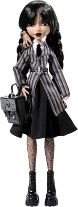 Monster High Wednesday-Puppe und Zubehör Wednesday Addams Sammelfigur in Nevermore Academy-Uniform mit eiskalter Hand und Rucksack-Puppenständer HXJ04 Naty Shop Dolls