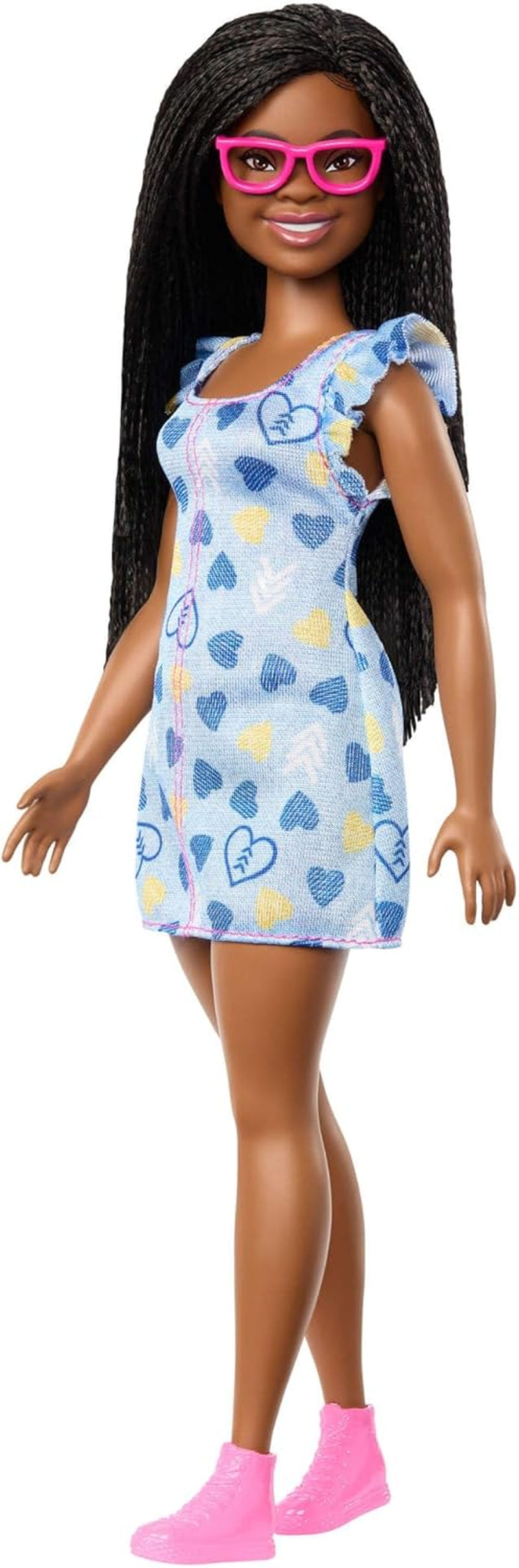 Barbie Fashionistas Puppe Nr. 229 mit Down-Syndrom in einem Kleid mit Herzmuster, das in Zusammenarbeit mit der National Down Syndrome Society, HYK14, entwickelt wurde