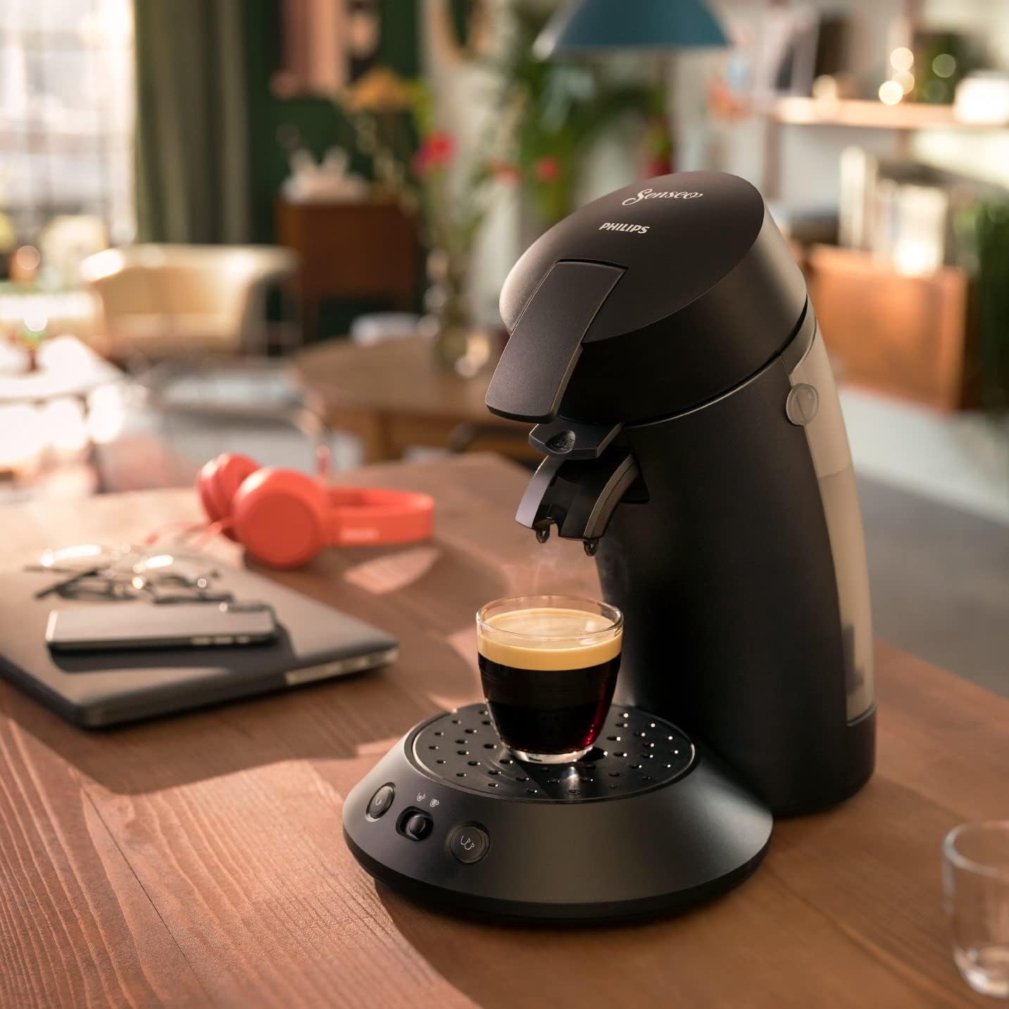 PHILIPS Original Plus Eco Kapsel-Espressomaschine, Auswahl der Kaffeeintensität, Coffee Boost-Technologie, 80 % recycelter Kunststoff*, 45 % reduzierter Energieverbrauch**, 2 Tassen gleichzeitig, Piano Black (CSA210/22)