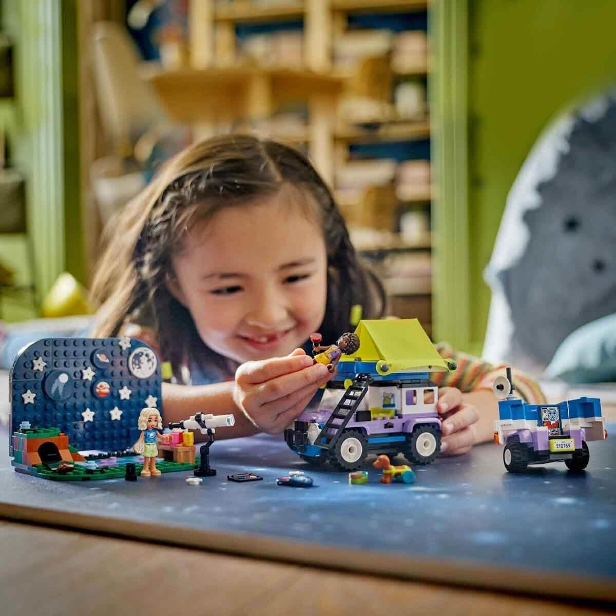 LEGO Friends Stargazer Campingfahrzeug-Set mit Geländefahrzeug und Spielzeugteleskop, Geschenk für Mädchen und Jungen ab 7 Jahren, inklusive Spielfiguren Nova, Aliya und einem Hund 42603 Bausets Besuchen Sie den LEGO-Store