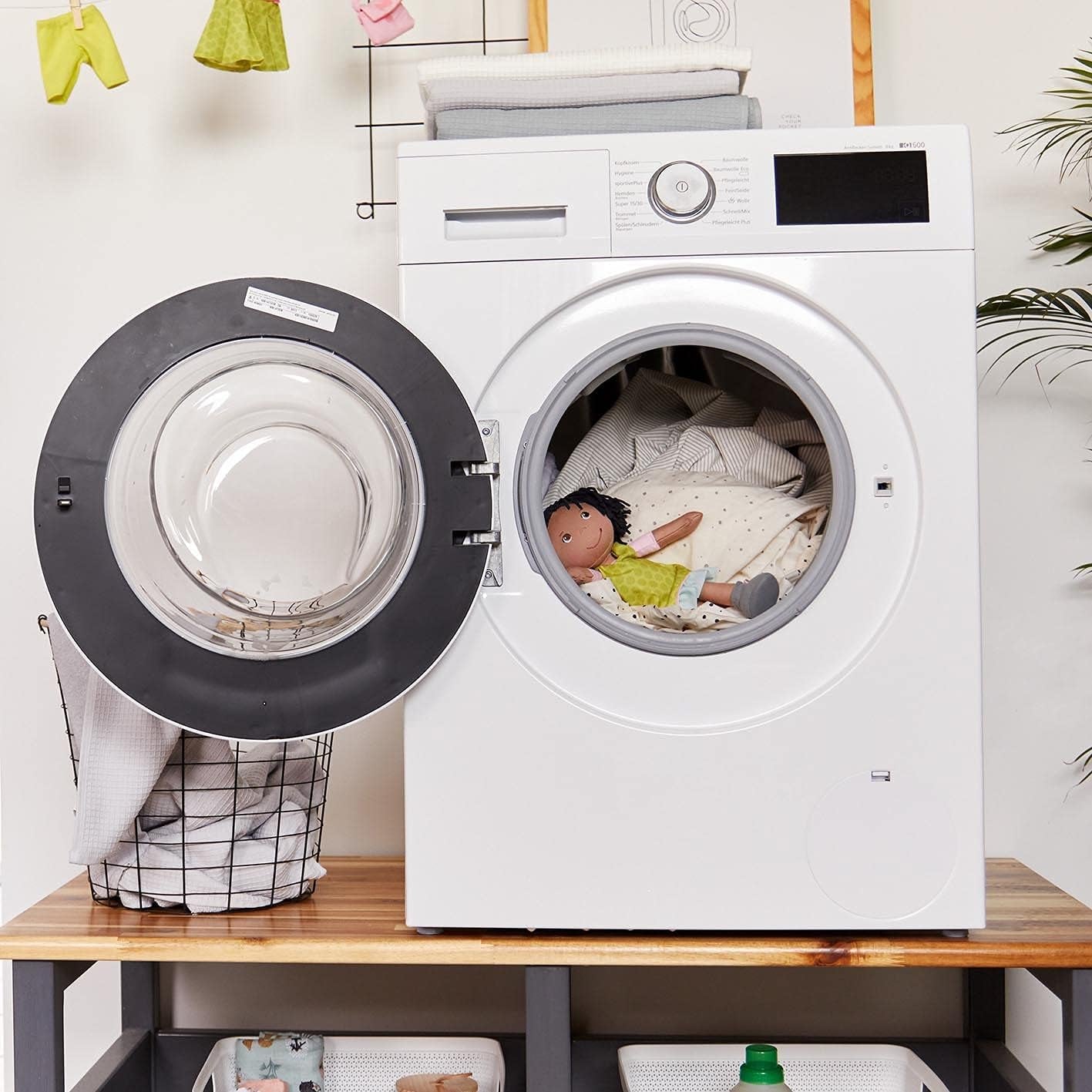 HABA 304576 - Cari-Puppe, 30 cm, Kuschel- und Stoffpuppe für Kinder ab 18 Monaten, mit abnehmbarer Kleidung und langen Haaren