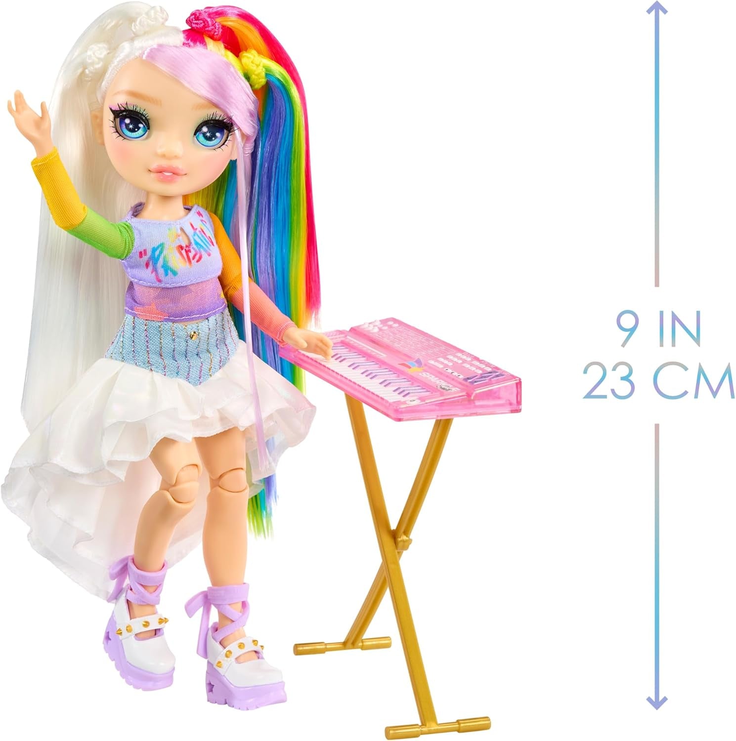 Rainbow High Junior High Rockband – Amaya, Regenbogenfarben – 23 cm große Modepuppe mit Tastatur, anpassbar mit Aufklebern, beweglich, süßes Spielzeug für Kinder ab 4 Jahren