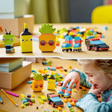 LEGO 11027 Classic Neon Creative Building Set, Brick Box Set, Bauspielzeug mit Modellen: Auto, Ananas, Alien, Rollschuhen, Figuren und mehr, für Kinder ab 5 Jahren. Bausets Besuchen Sie den LEGO-Store