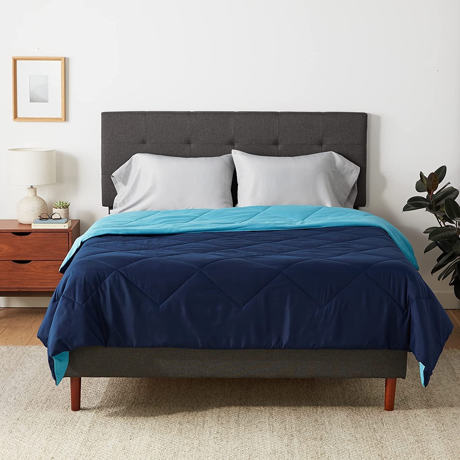 Amazon Basics Bettbezug aus Mikrofaser, beidseitig verwendbar, 220 x 240 cm, grau/schwarz Bettdecken und Steppdecken Naty Shop Marineblau/Himmelblau 220 x 240 cm