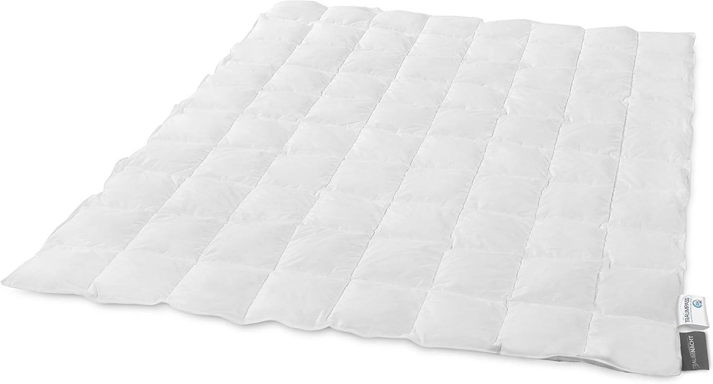 Traumnacht Basic Leichte Daunendecke mit neuen weißen Daunen (60 %) und Federn (40 %), DIN EN 12934, 135 x 200 cm, Down Pass und Öko-Tex zertifiziert, hergestellt nach dem deutschen Qualitätsstandard Bettdecken und Steppdecken Naty Shop 60 Prozent Daunen / 40 Prozent Federn Leichte Sommerdecke 135 x 200