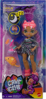 Cave Club GTH02 – Roaralai Pyjama-Partyspaß-Puppe, bewegliche Puppe mit lila Haaren und Accessoires, Geschenk für Kinder ab 4 Jahren, mehrfarbig