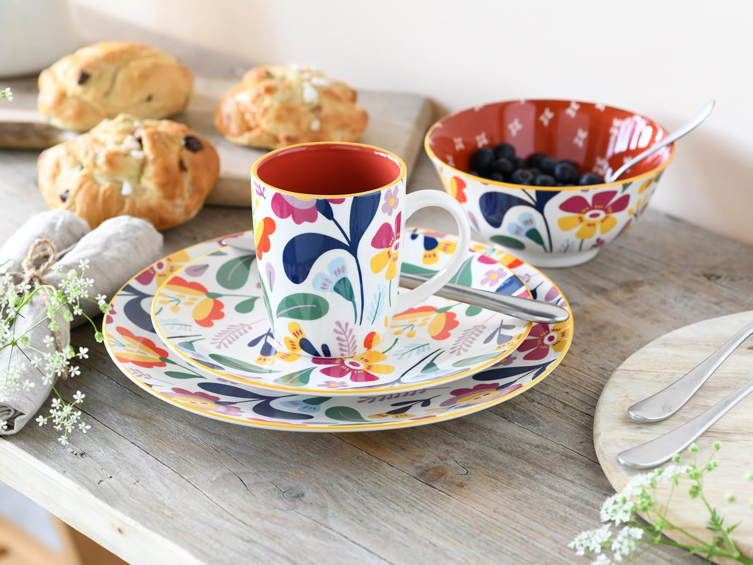 CreaTable, 17407, Serie Folklore, 16-teiliges Tafelservice für 4 Personen, Kombiservice aus Porzellan, spülmaschinen- und mikrowellengeeignet, hochwertige Verarbeitung