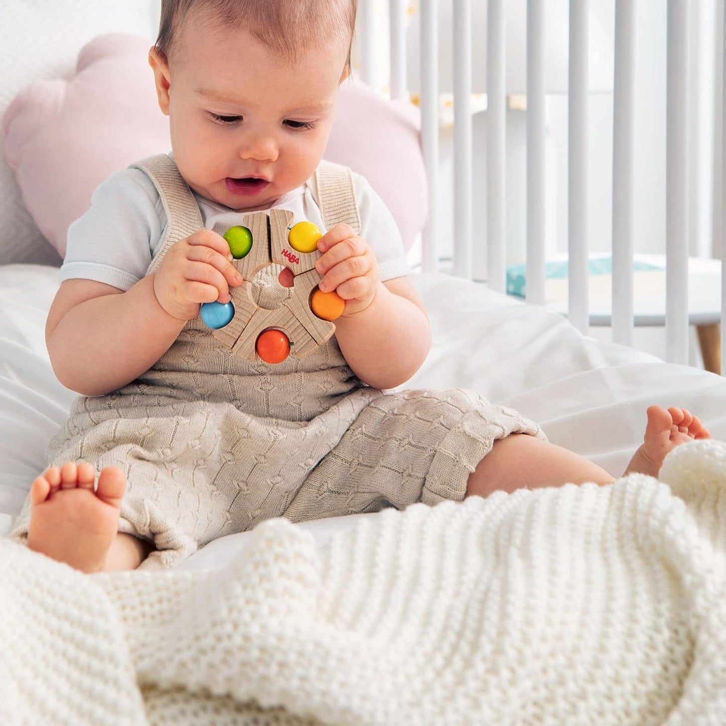 HABA 306692 – Fangspielzeug mit Kugelrad, Fangspielzeug ab 6 Monaten, Made in Germany, Buntes Bebe Toys Naty Shop