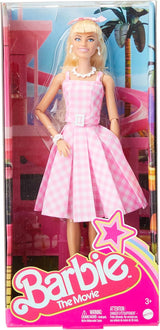 Barbie-Puppe, die Filmpuppe in rosa-weißem Kleid und Gänseblümchen-Halskette, Margot Robbie, Sammlerspielzeug für 3-Jährige HPJ96