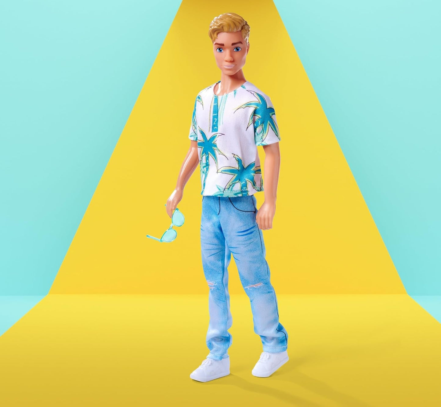 Simba Steffi Love Kevin Puppe trägt ein Oberteil mit Palmenmuster und coole Jeans, inklusive Sonnenbrille, 30 cm, ab 3 Jahren