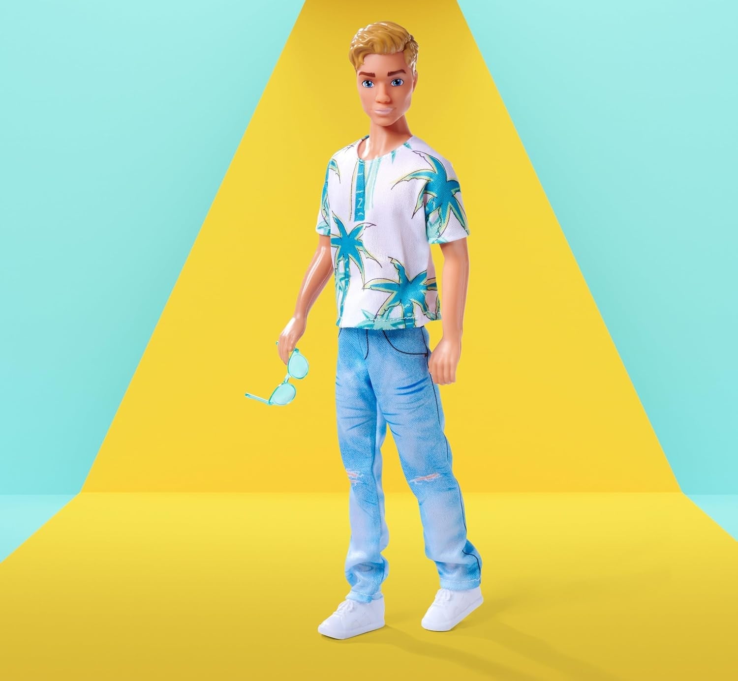 Simba Steffi Love Kevin Puppe trägt ein Oberteil mit Palmenmuster und coole Jeans, inklusive Sonnenbrille, 30 cm, ab 3 Jahren