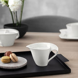 Villeroy & Boch NewWave Milchkännchen, Milchkarton mit gebogenem Griff, Premium-Porzellan, spülmaschinen- und mikrowellengeeignet, weiß, 200 ml