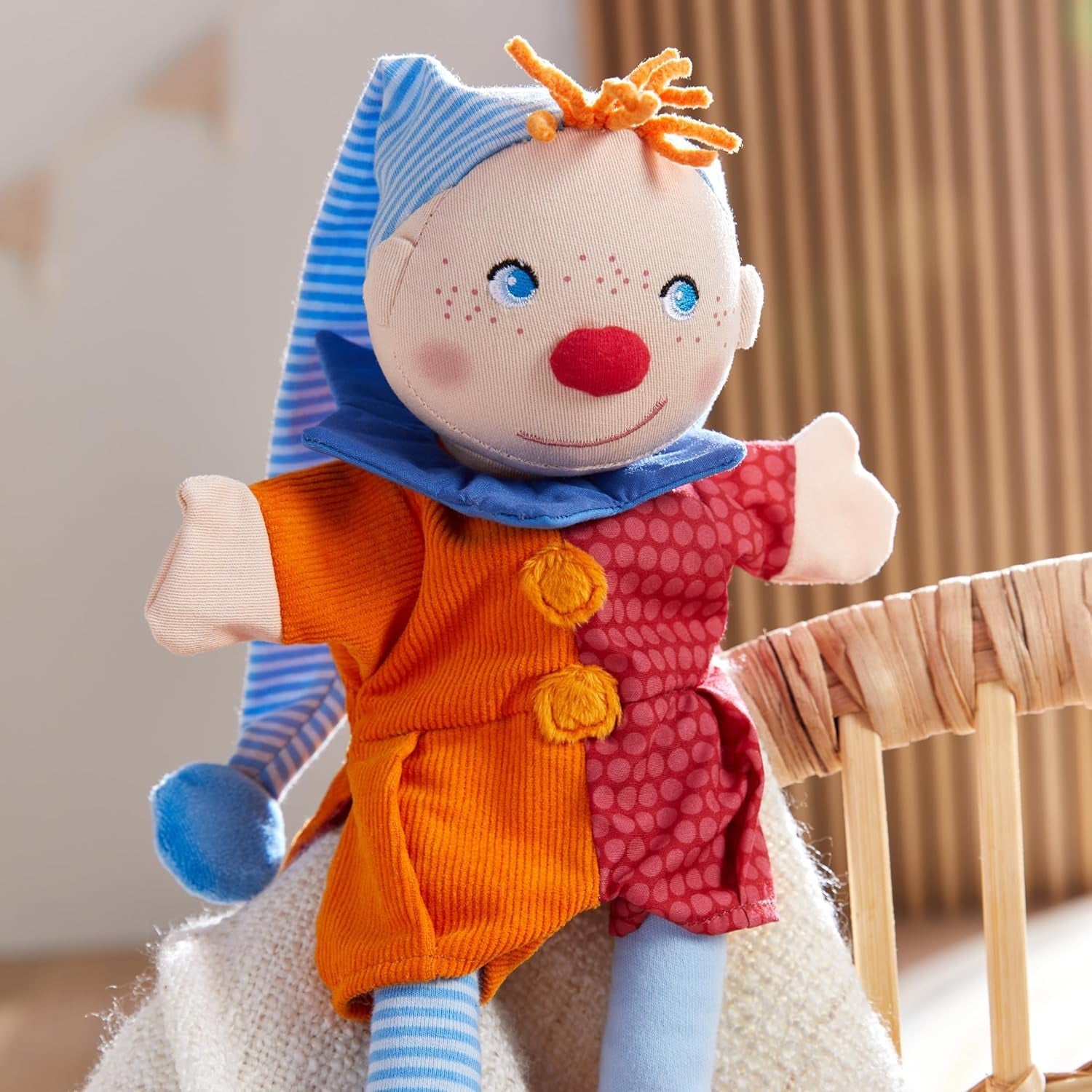 HABA Handpuppe Kasper – Ab 18 Monaten, Waschbar bei 30°C, Ideal für Puppen- und Rollenspiel, Puppentheater – 2011866001