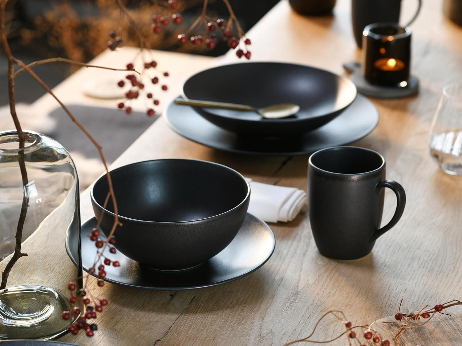 Creatable, 23146, Serie SOFT TOUCH BLACK, 20-teiliges Geschirrset, Kombiservice aus Porzellan, spülmaschinen- und mikrowellengeeignet, hergestellt in Portugal