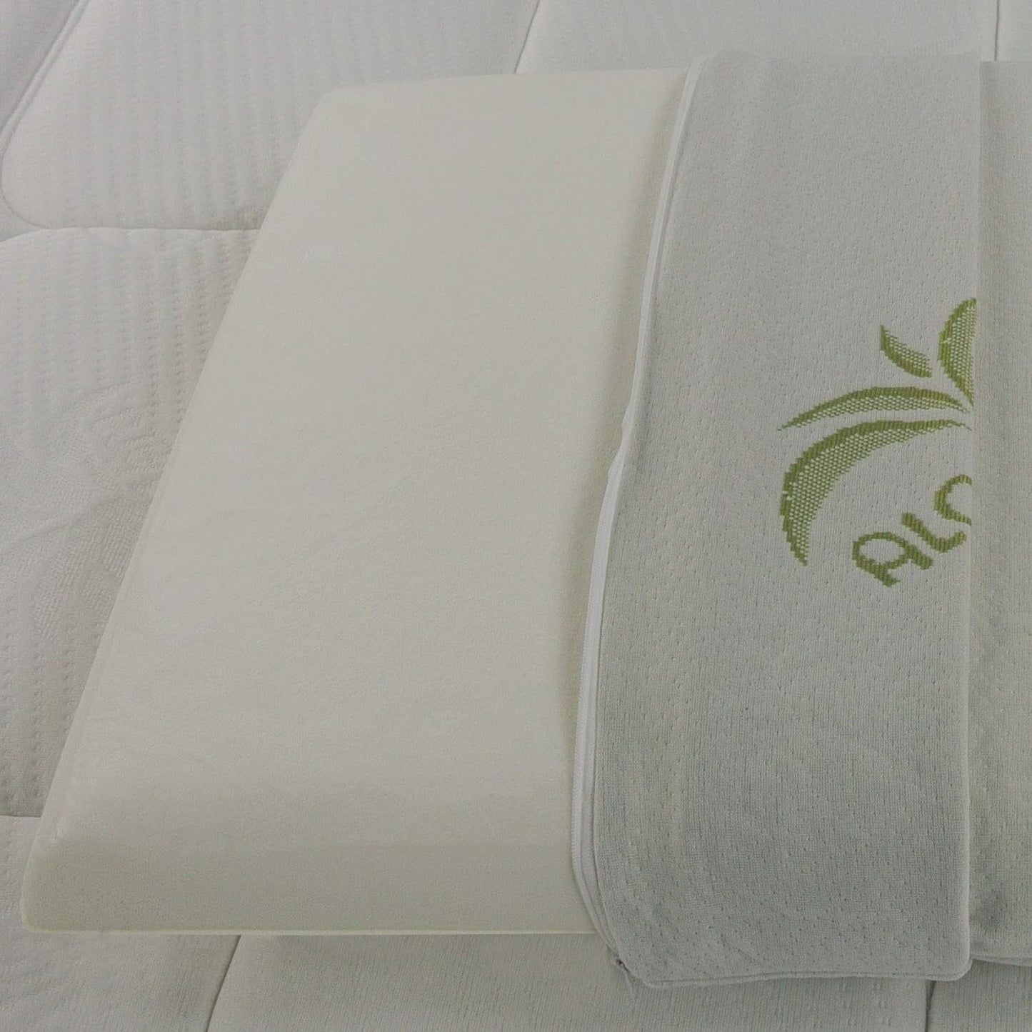 Seifenschalen-Memory-Schaum-Kissen mit Aloe-Vera-Futter. Naty Shop Standard-Kissen