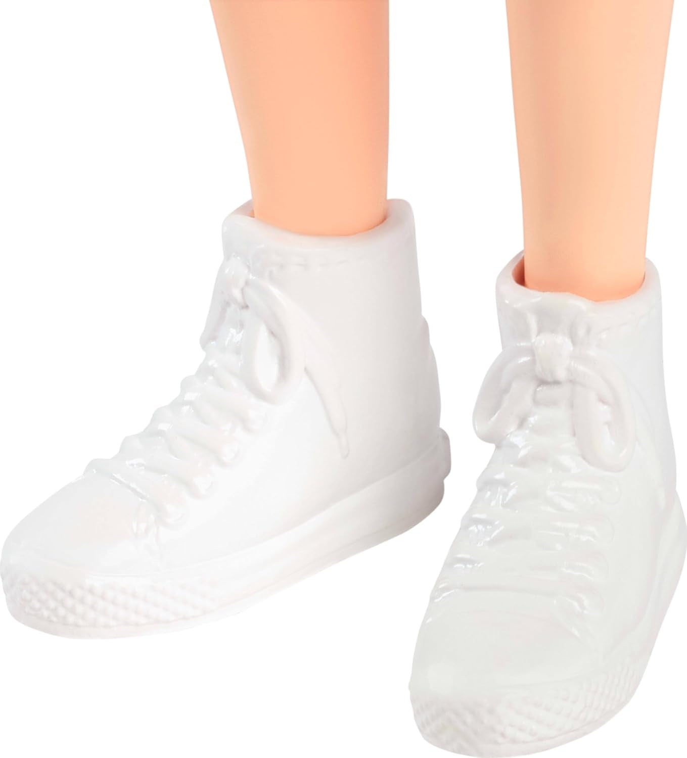 Barbie Fashionistas Puppe Nr. 232 mit roten Haaren, sportlichem Jersey-Oberteil mit B-Print, lila Faltenrock, Armbanduhr und Turnschuhen, HYT90