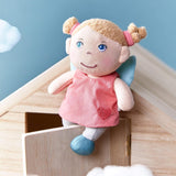 HABA Schutzengel Lore – Flauschige Textilpuppe (15 cm), perfektes Willkommensgeschenk für Babys und Kleinkinder – Waschbar bei 30 °C – 2011870001