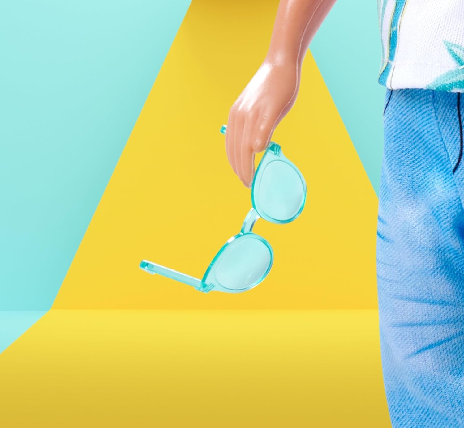 Simba Steffi Love Kevin Puppe trägt ein Oberteil mit Palmenmuster und coole Jeans, inklusive Sonnenbrille, 30 cm, ab 3 Jahren