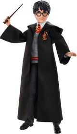 Mattel Harry Potter – Sammelpuppe (ca. 26 cm) mit Hogwarts-Uniform, Gryffindor-Robe und Zauberstab, Spielzeug ab 6 Jahren, FYM50, Actionfiguren, Naty Shop, Einzelbett