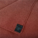 Zoeppritz-Decke in der Farbe Rot, aus 65 % Polyester, 35 % Viskose, Größe: 160 x 200 cm, 103291-851-160 x 200. Betten und Decken „Zoeppritz seit 1828“.