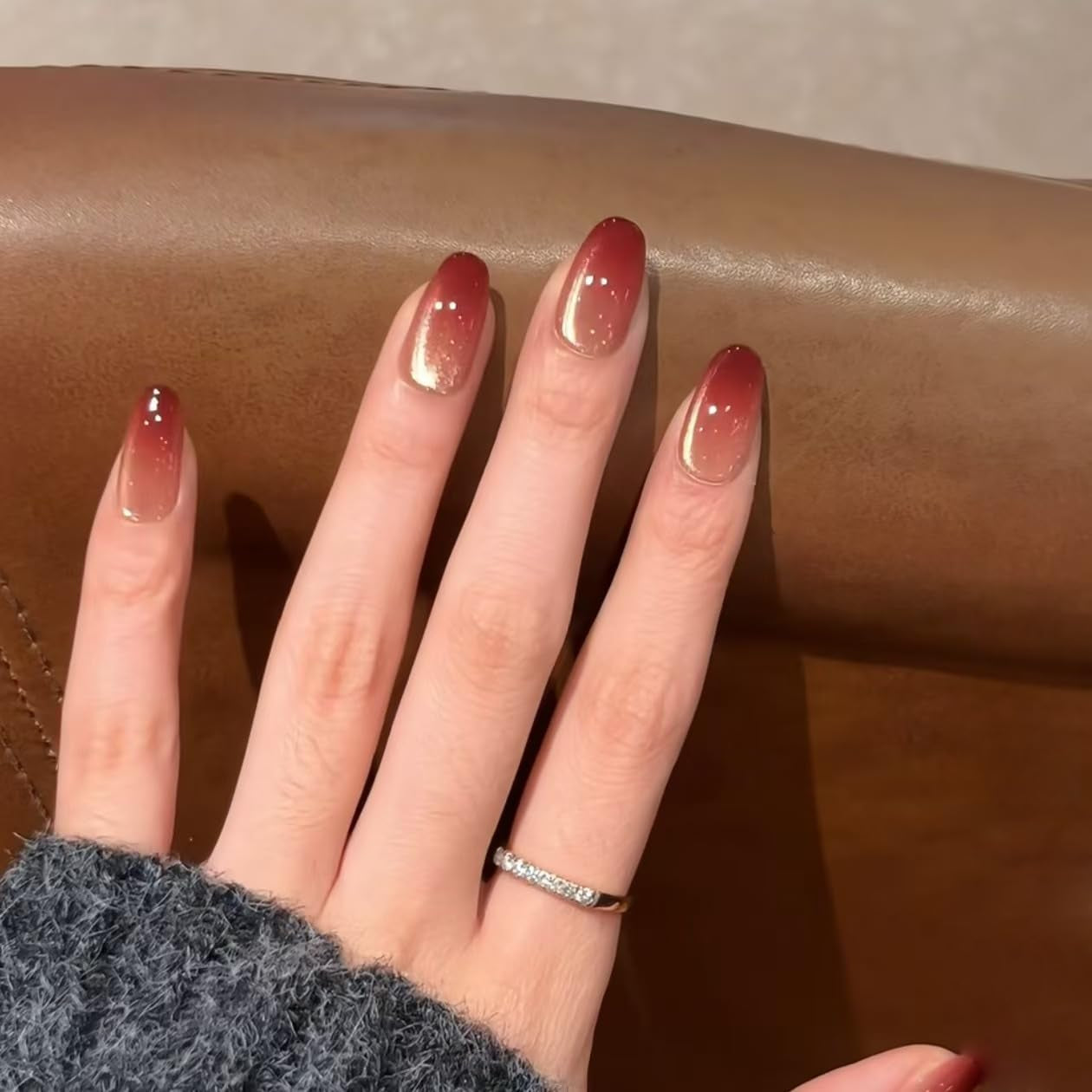 Mouyouglow Kurze magnetische künstliche Nägel, rosa mandelroter Farbverlauf, glitzerndes Katzenauge mit Kleber, rosa rote Ombre-Glitzer-Phototherapie-künstliche Nägel für Frauen und Mädchen