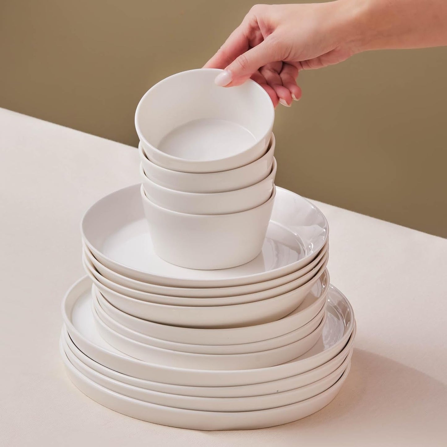 Karaca Stream Bone Bomo 12-Personen-Geschirrset, elegantes quadratisches Teller-Set, elegantes weißes Porzellangeschirr