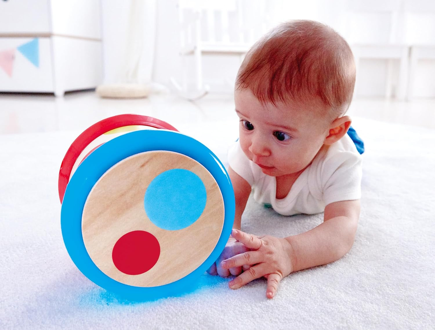 Hape Babytrommel | Rollendes Musikspielzeug für die Kleinen zum Erlernen von Rhythmen und verschiedenen Klängen, batteriebetrieben, ab 6 Monaten Babyspielzeug Naty Shop