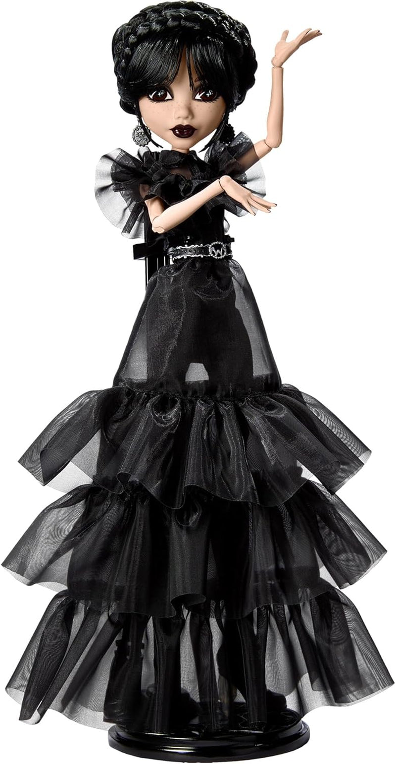 Monster High Wednesday-Puppe, Rave'N Wednesday-Sammelfigur in schwarzem Gothic-Kleid, inspiriert von der Tanzszene, Premium-Zubehör und Puppenständer, HXJ03