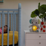 Bright Starts, Spielzeug-Elefantenbaby zum Umarmen mit Lichtern, Liedern, verschiedenen Texturen und mehr, mehrfarbig Toys Bebe Naty Shop
