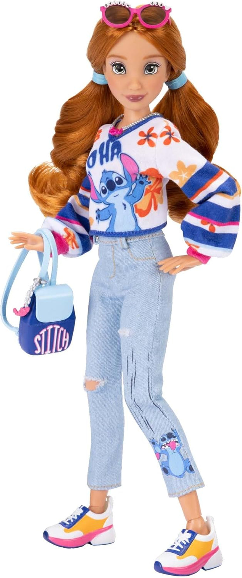 Disney ILY 4EVER Stitch Modepuppen mit roten Haaren, 29 cm groß, mit 13 Artikulationspunkten, zwei kompletten Mix-and-Match-Outfits und einem funkelnden Mickey-Ring für Sie!