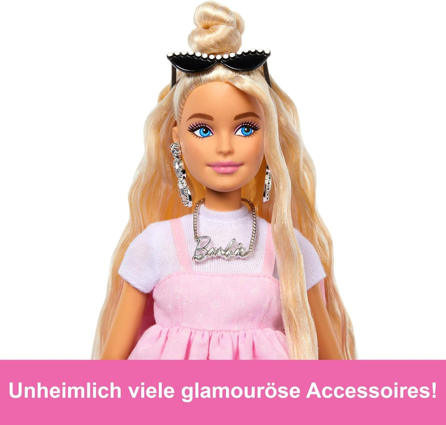 Barbie Deluxe Style Puppe Nr. 3 mit Barbiecore-Outfit, blonden Haaren in einem hohen Knoten, pastellrosa Kleid mit übergroßer Schleife und Accessoires wie Netzstrumpfhosen, HYV27