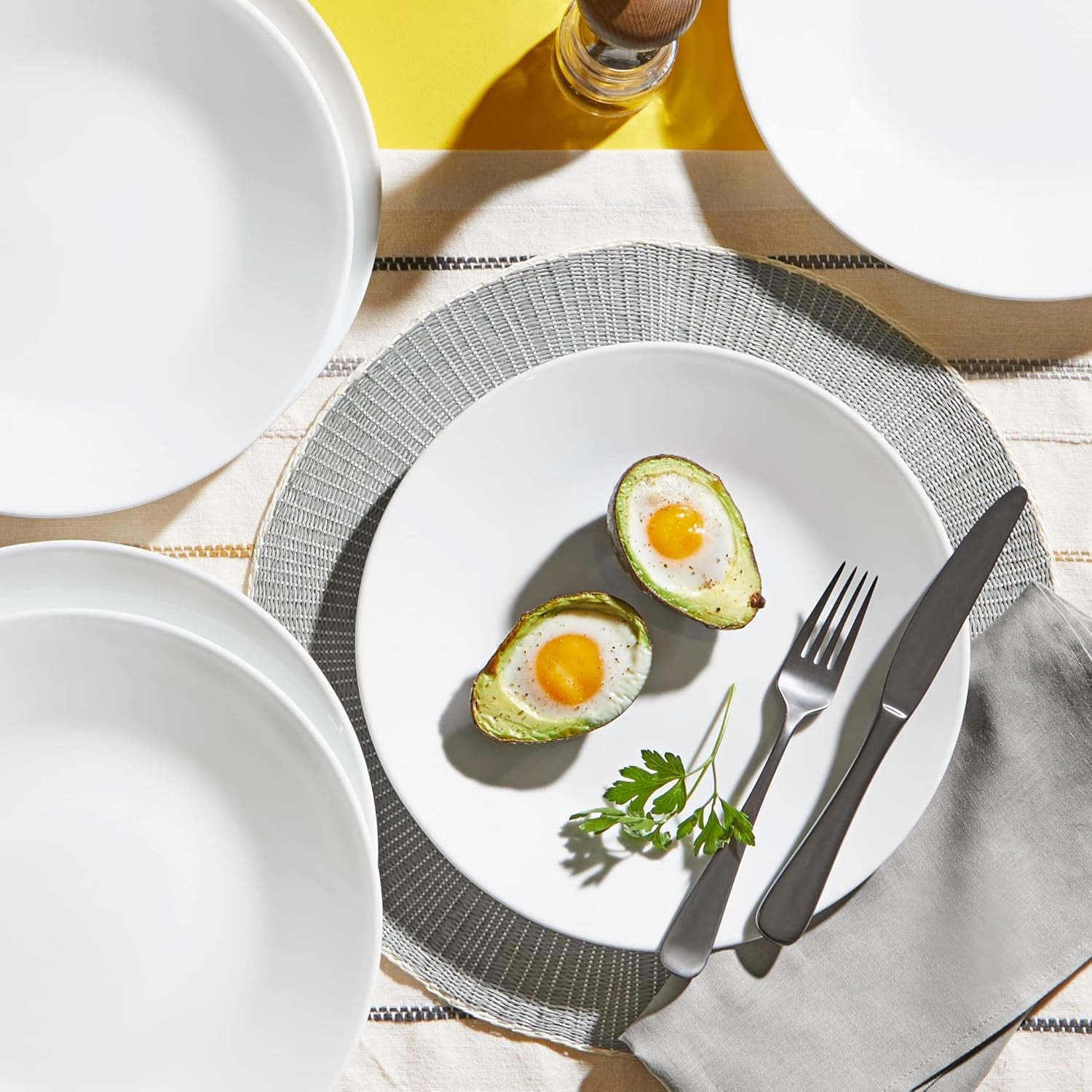 Winterfrost-Geschirrset für 4 Personen, 12-teilig, hochwertiges, äußerst haltbares Vitrelle™-Glasgeschirr, spülmaschinenfest, mikrowellen- und mikrowellengeeignet, festliches Winterdesign